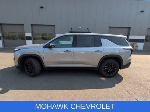 Used 2024 Chevrolet Traverse LS w/ Midnight/Sport Edition FWD image 10