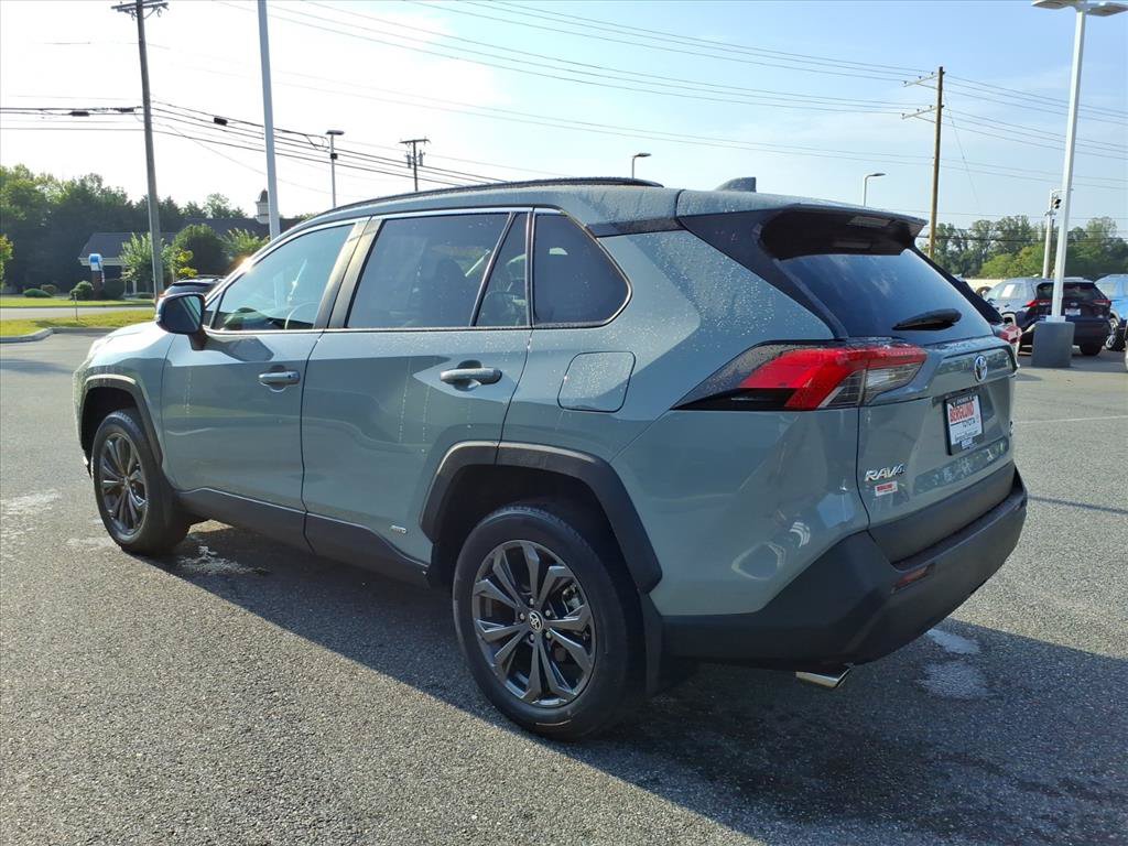 Used 2022 Toyota RAV4 XLE Premium AWD/4WD image 12
