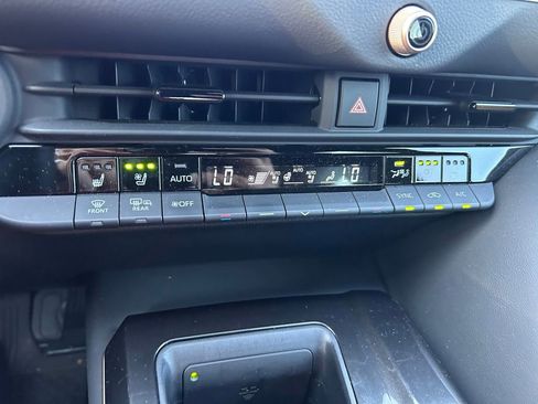 Certified 2025 Toyota Crown Signia AWD/4WD image 27