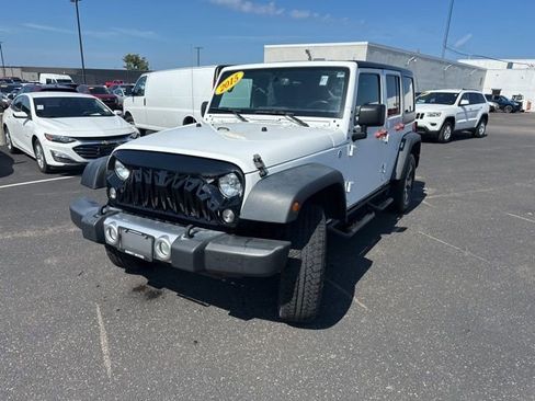 Used 2018 Jeep Wrangler Unlimited Sahara image 4