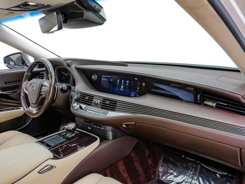 Used 2018 Lexus LS 500 w/ Luxury Package RWD image 15