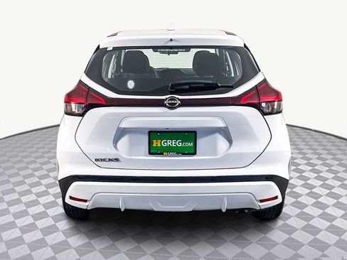 Used 2022 Nissan Kicks S image 8