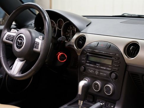 Used 2009 MAZDA MX-5 Miata Grand Touring w/ Premium Pkg image 25
