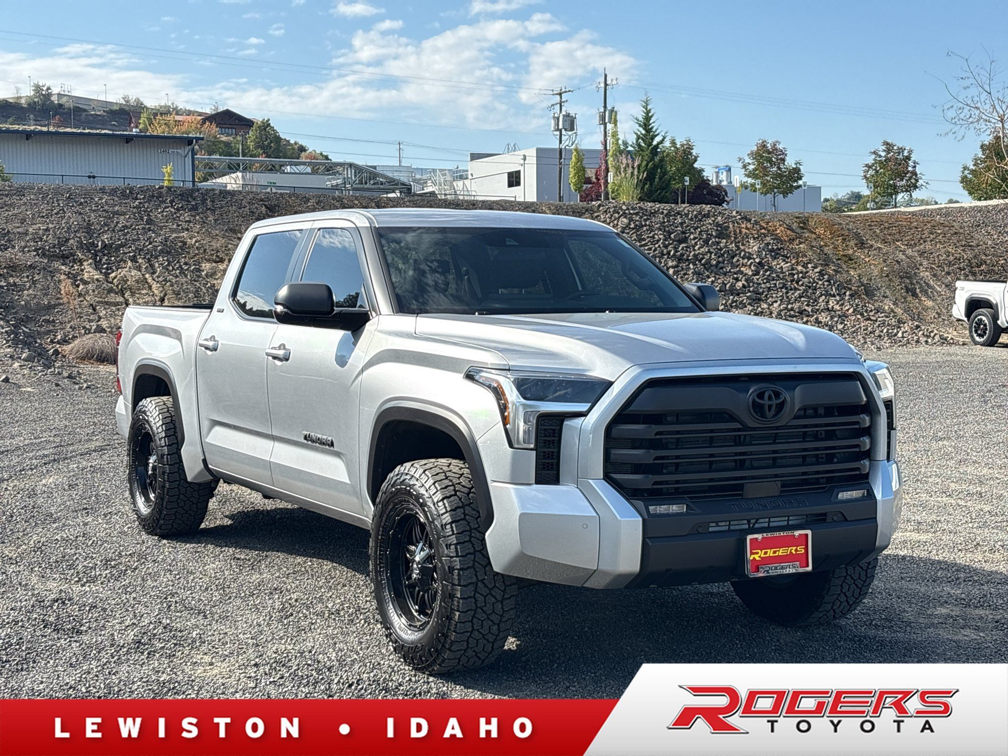 Used 2026 Toyota Tundra SR5 w/ SR5 Premium Package AWD/4WD image 1