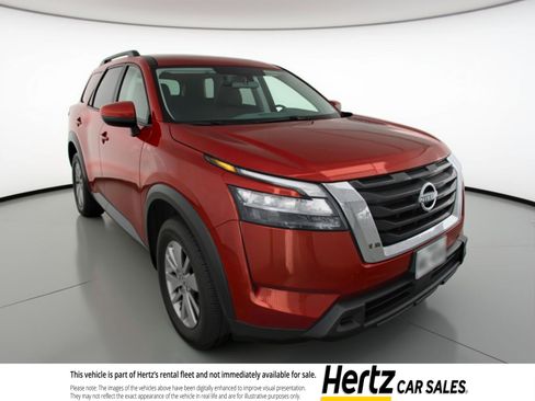 Used 2025 Nissan Pathfinder SV image 1
