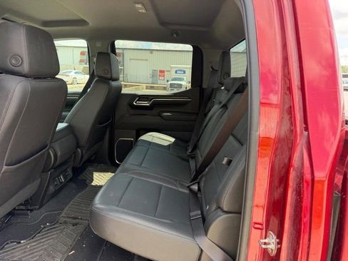 Used 2024 GMC Sierra 1500 SLT w/ X31 Off-Road Package AWD/4WD image 8