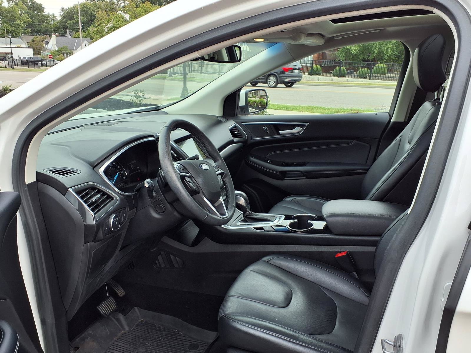 Used 2018 Ford Edge Titanium w/ Equipment Group 302A AWD/4WD image 21