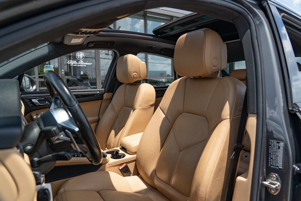 Used 2018 Porsche Macan AWD/4WD image 14