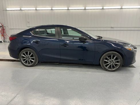 Used 2018 MAZDA MAZDA3 Touring image 2
