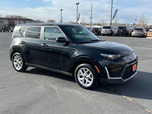 Used 2023 Kia Soul LX w/ Option Group 015 FWD image 6