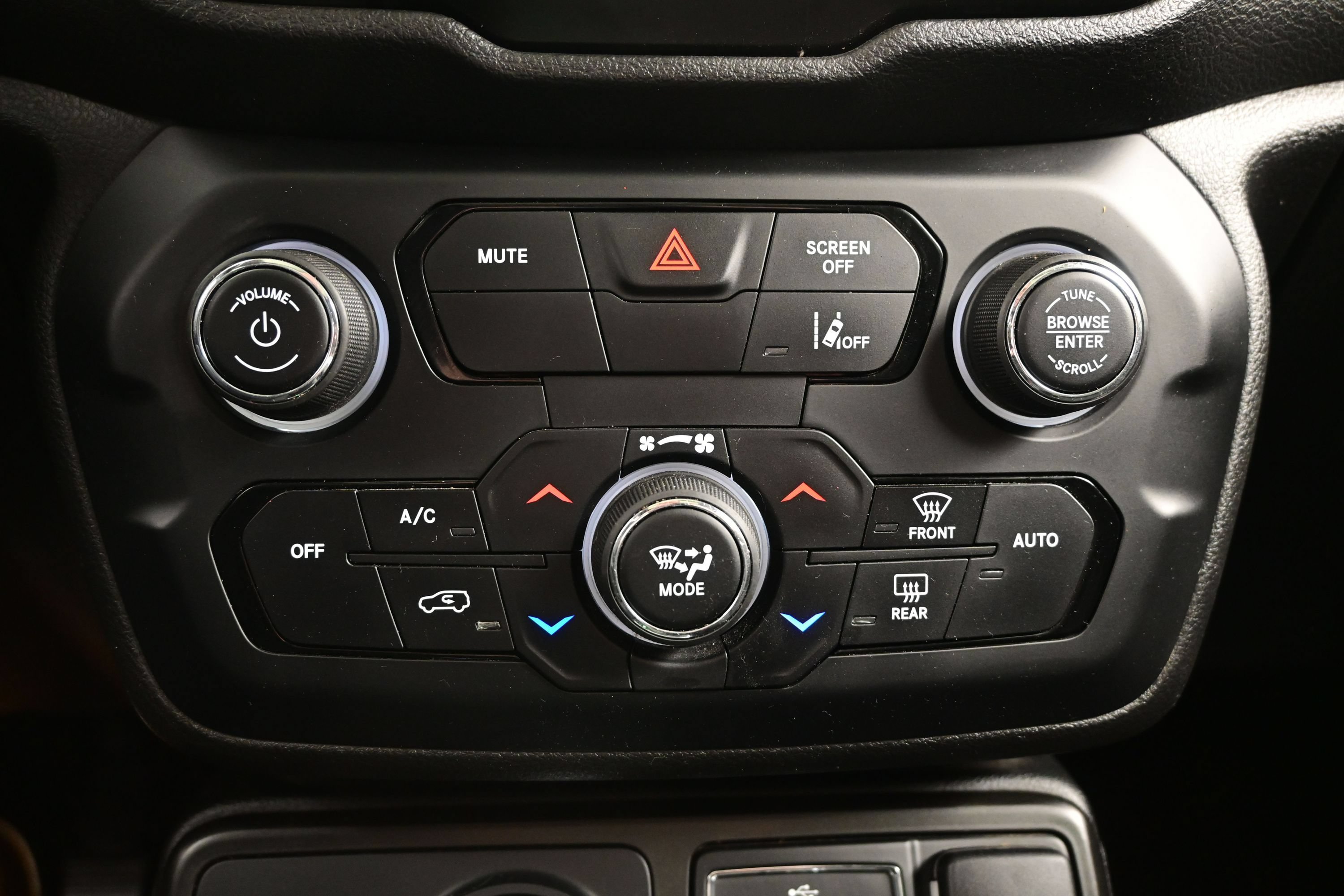 Used 2021 Jeep Renegade Latitude AWD/4WD image 17