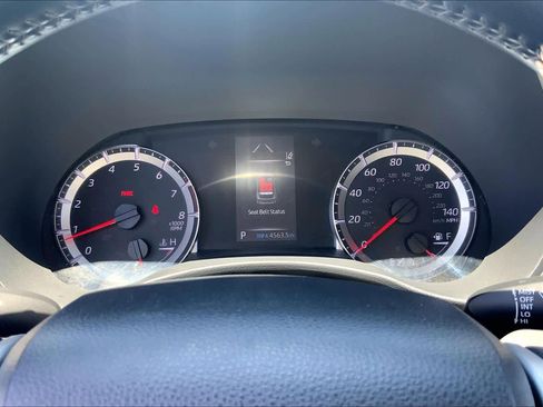 Used 2022 Toyota Highlander LE FWD image 26