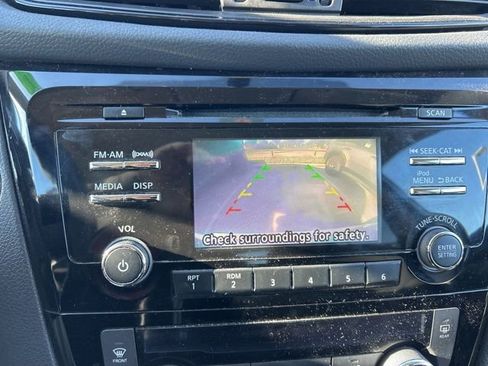 Used 2017 Nissan Rogue SV image 13