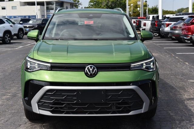Used 2025 Volkswagen Taos SE AWD/4WD image 4