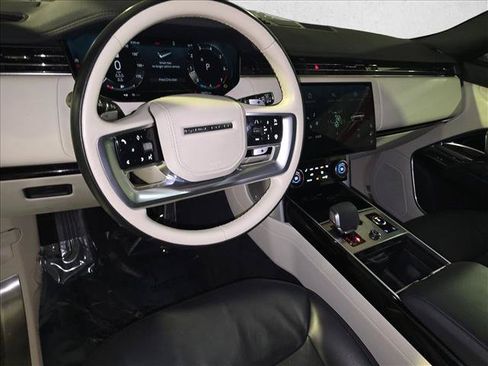 Certified 2023 Land Rover Range Rover Long Wheelbase SE AWD/4WD image 17