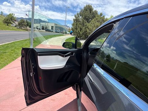 Used 2020 Tesla Model X Performance AWD/4WD image 10