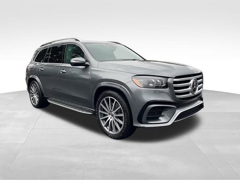 Used 2025 Mercedes-Benz GLS 580 4MATIC image 4