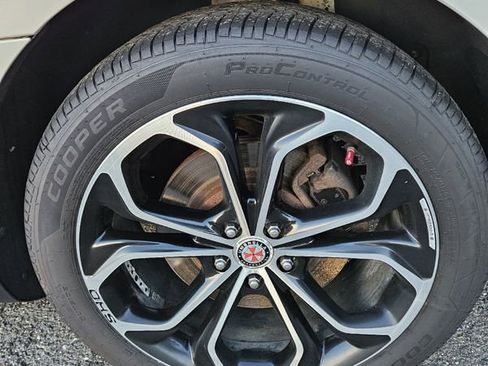 Used 2017 Ford Taurus SHO w/ Driver Assist Package image 11