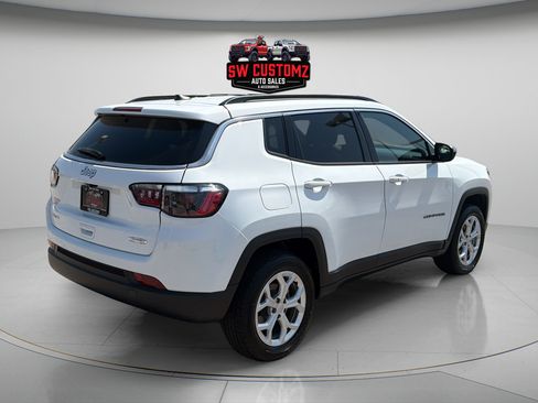 Used 2024 Jeep Compass Latitude AWD/4WD image 7