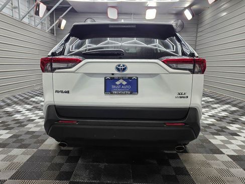 Used 2022 Toyota RAV4 XLE w/ Convenience Package AWD/4WD image 7