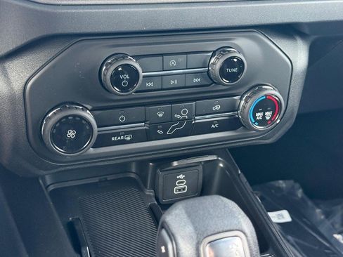 New 2026 Ford Bronco 4-Door image 13