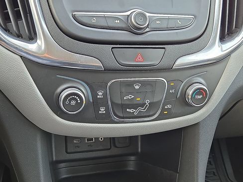 Used 2021 Chevrolet Equinox LS w/ LS Convenience Package FWD image 28