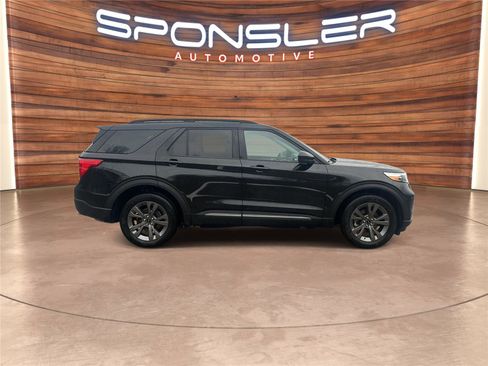 Used 2023 Ford Explorer XLT w/ Equipment Group 202A image 7