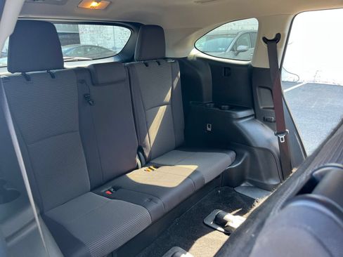 Used 2025 Toyota Highlander LE FWD image 25