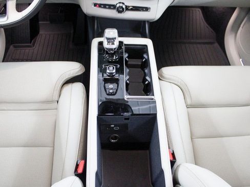 New 2026 Volvo XC90 B6 Ultra w/ Protection Package Premier image 17