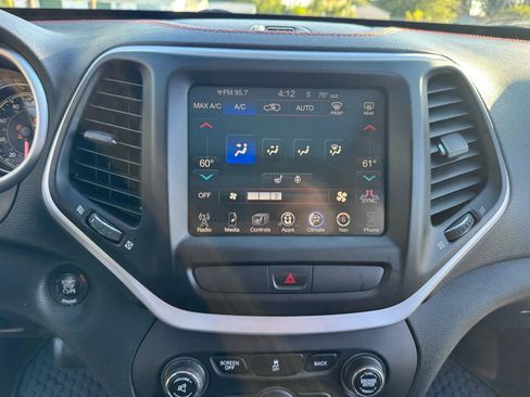 Used 2016 Jeep Cherokee Trailhawk w/ Comfort/Convenience Group image 15