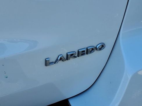 Used 2019 Jeep Grand Cherokee Laredo w/ Laredo X Package AWD/4WD image 5