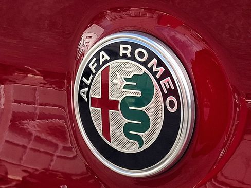 Used 2019 Alfa Romeo Giulia AWD image 33