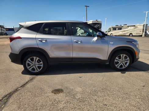 Used 2021 Kia Seltos LX AWD/4WD image 4