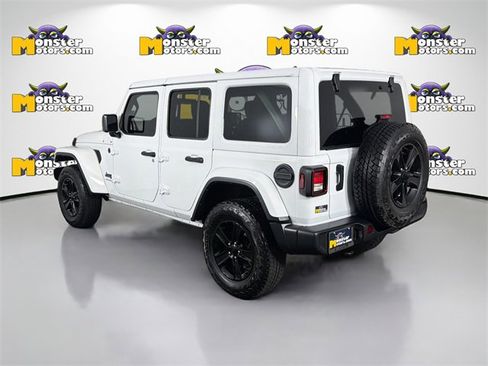 Used 2023 Jeep Wrangler Sahara image 7
