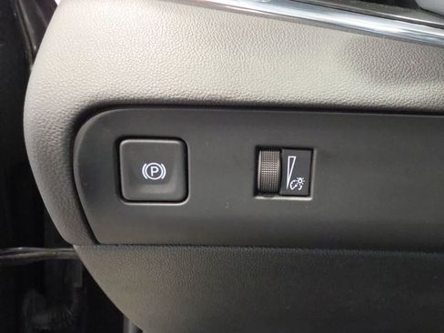 Used 2023 Buick Enclave Essence AWD/4WD image 18
