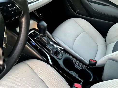 Used 2022 Toyota Corolla LE image 16