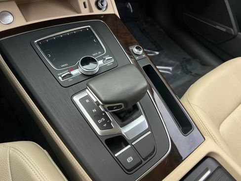 Used 2019 Audi Q5 Prestige w/ Prestige Package image 25