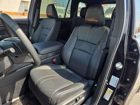 Used 2025 Honda Passport TrailSport image 11