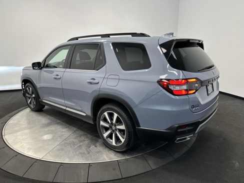 Certified 2025 Honda Pilot Touring image 5