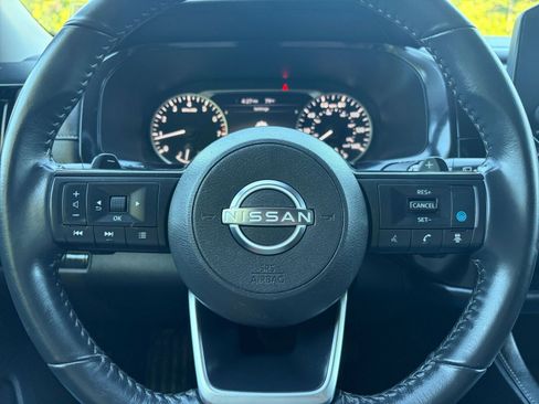 Used 2025 Nissan Pathfinder SV AWD/4WD image 30