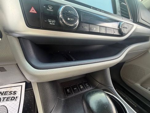 Used 2016 Toyota Highlander XLE AWD/4WD image 24