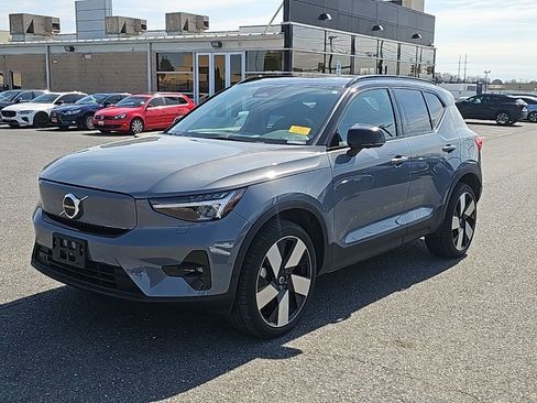 Used 2023 Volvo XC40 Recharge Plus w/ Protection Package Premier image 15
