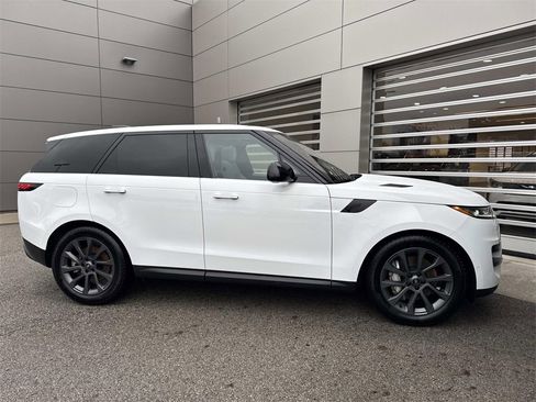 Used 2023 Land Rover Range Rover Sport SE image 9
