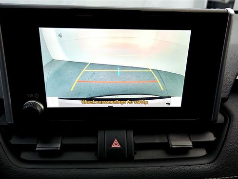 Used 2025 Toyota RAV4 XLE AWD/4WD image 31