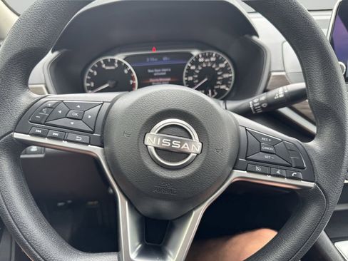 Used 2024 Nissan Altima 2.5 SV FWD image 12