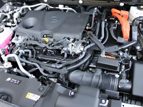 Used 2023 Toyota RAV4 XSE AWD/4WD image 25