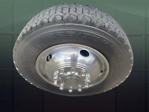 Used 2011 Ford F550 4x4 Regular Cab Super Duty w/ Payload Upgrade Pkg image 12