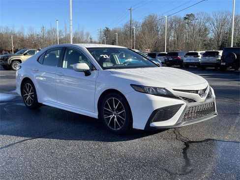 Used 2022 Toyota Camry SE image 7