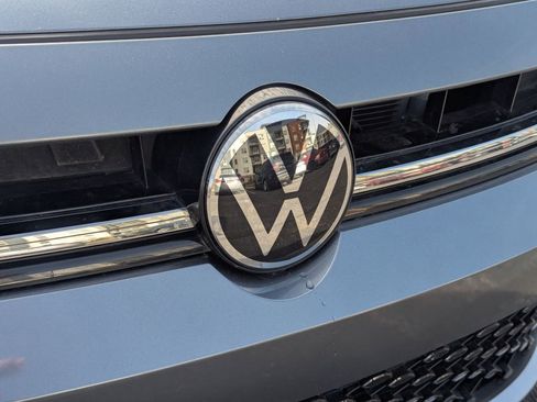 Used 2025 Volkswagen Jetta SE FWD image 11