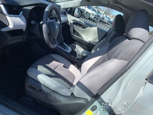 Used 2021 Toyota RAV4 XLE w/ Convenience Package image 18